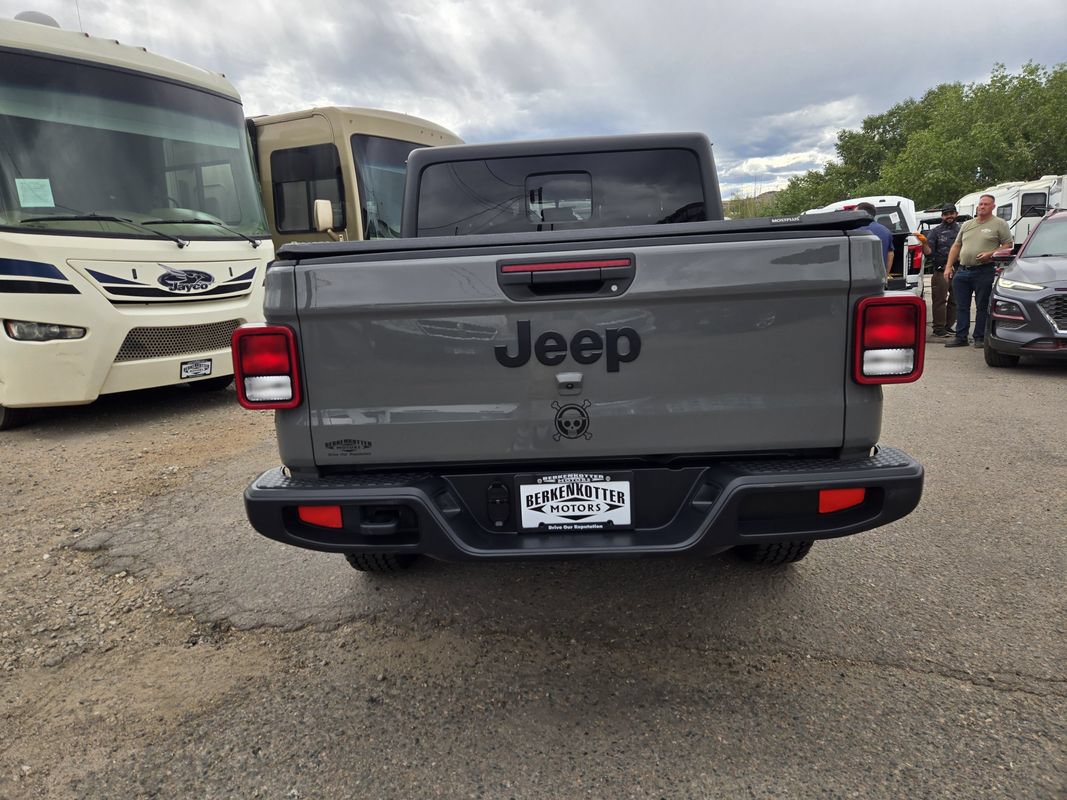 Used 2022 Jeep Gladiator Sport AWD/4WD image 9