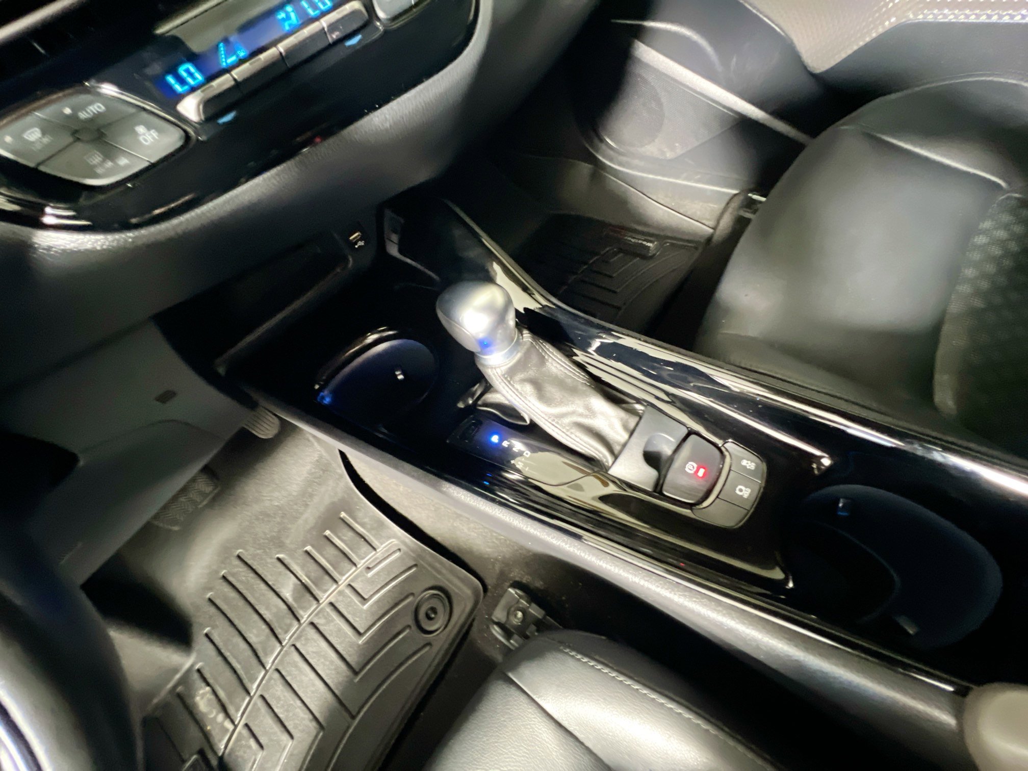 Used 2021 Toyota C-HR Limited image 26