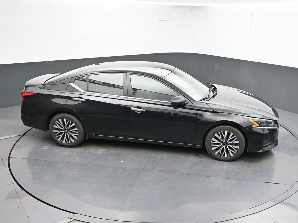 Used 2025 Nissan Altima 2.5 SV FWD image 35