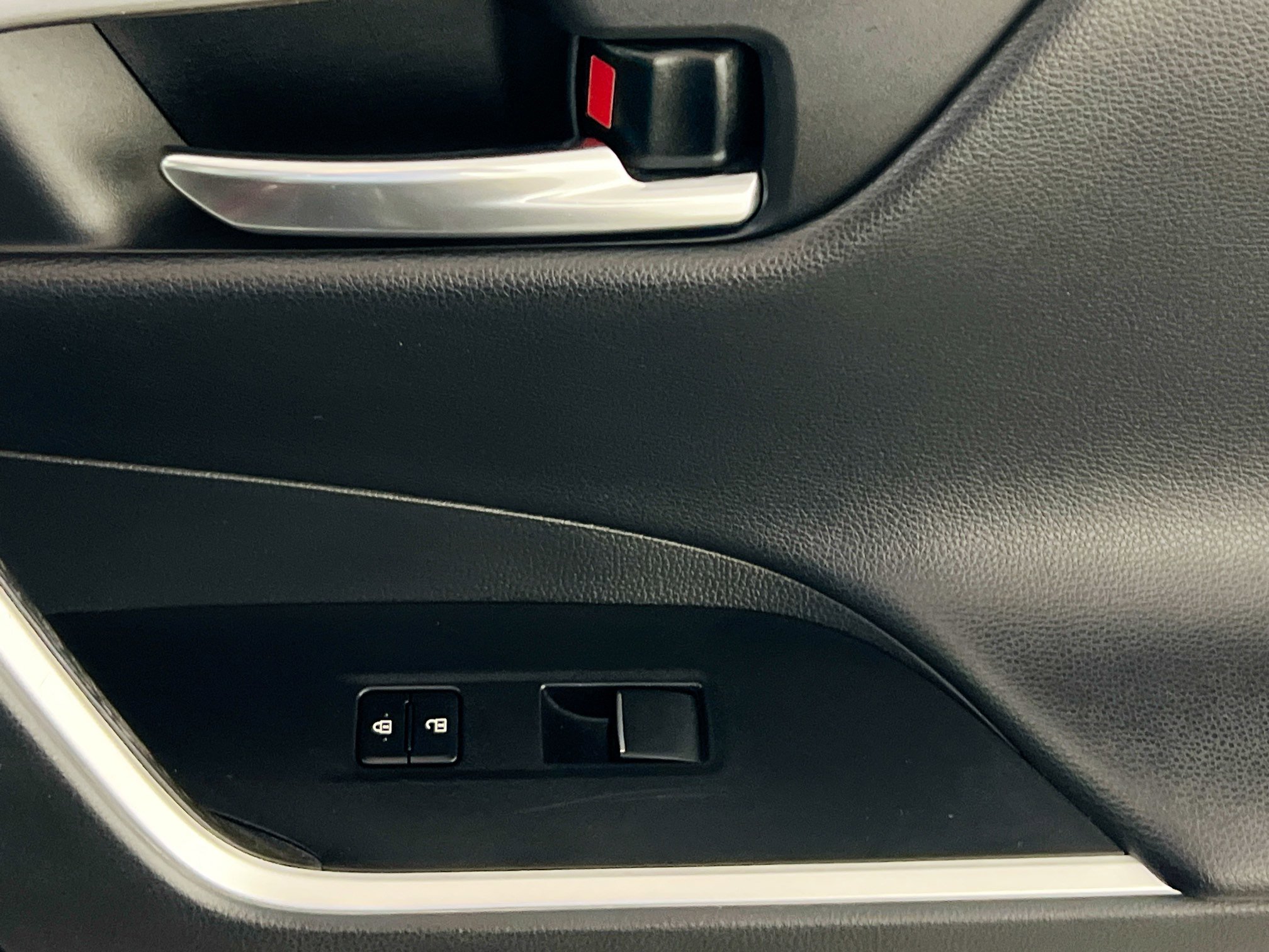 Used 2021 Toyota RAV4 Limited image 32