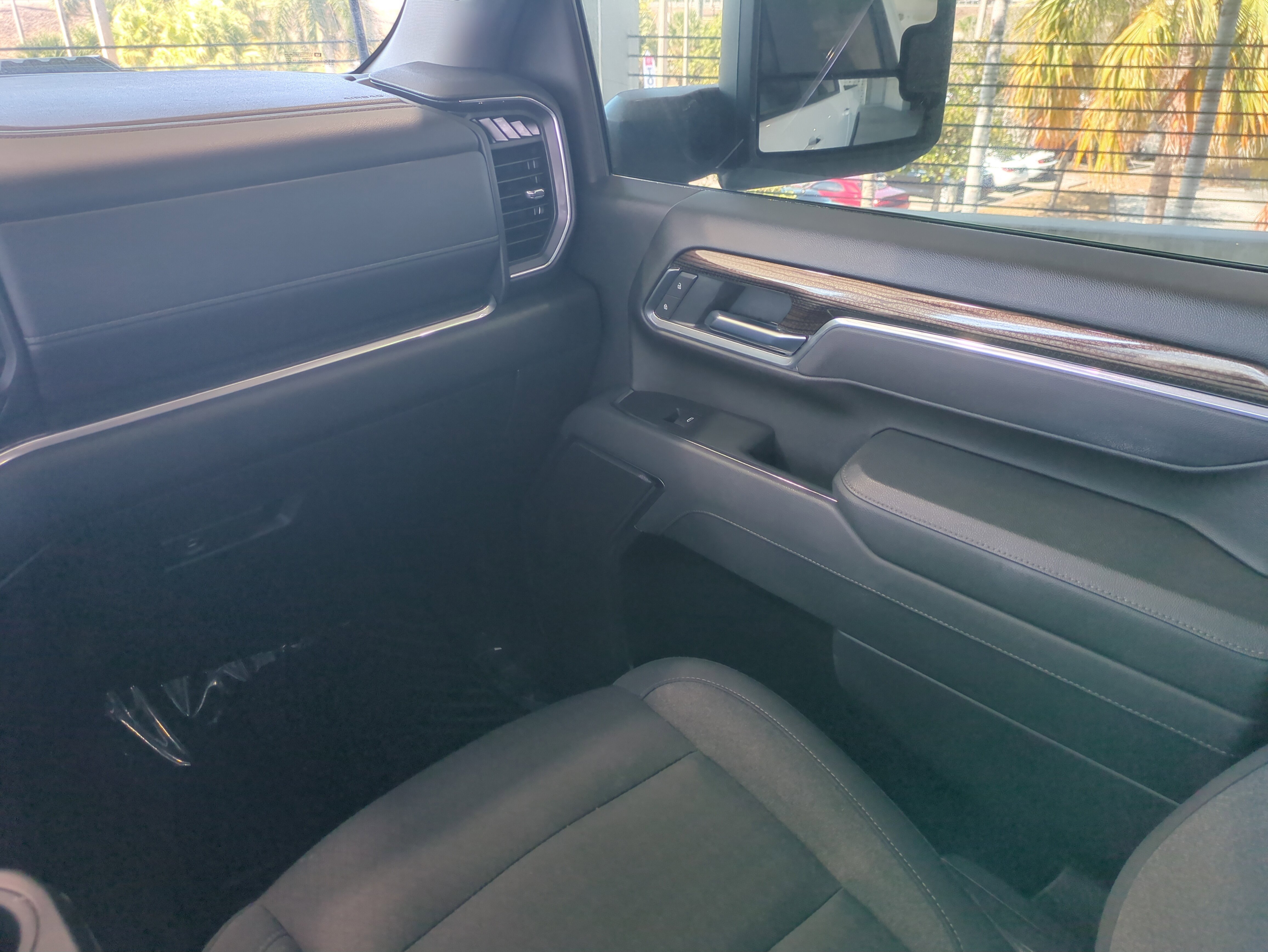 Used 2025 Chevrolet Silverado 2500 LT w/ Convenience Package image 17