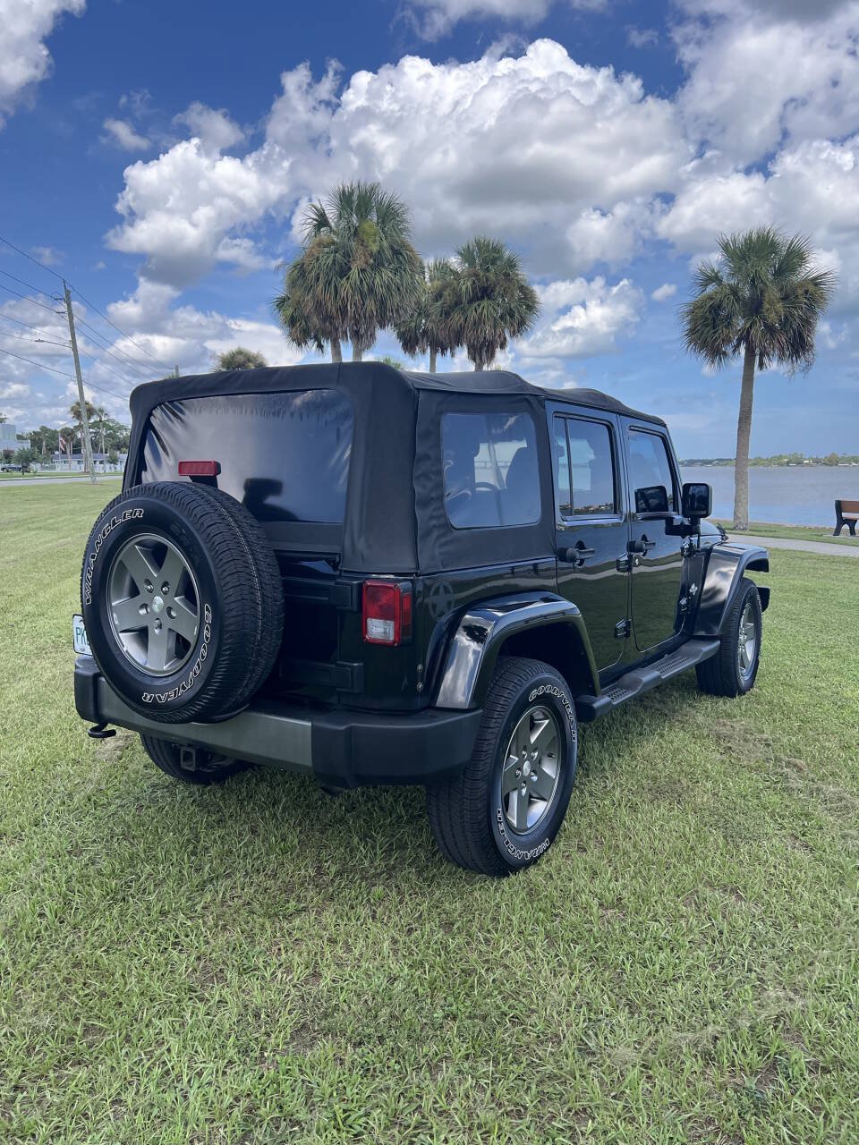 Used 2013 Jeep Wrangler Unlimited Sport AWD/4WD image 7