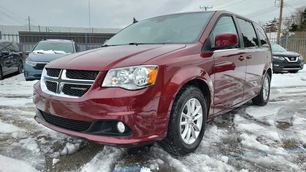 Used 2019 Dodge Grand Caravan SXT w/ Rear Park Assist Package image 4