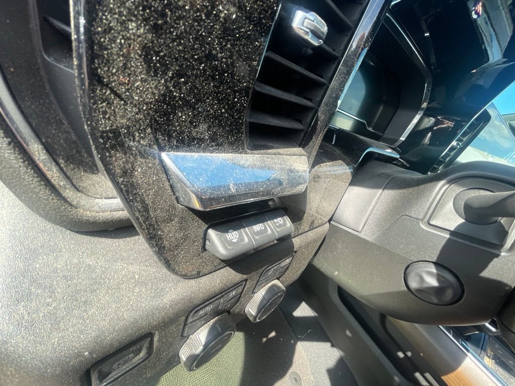Used 2025 Chevrolet Silverado 1500 High Country w/ Technology Package AWD/4WD image 11