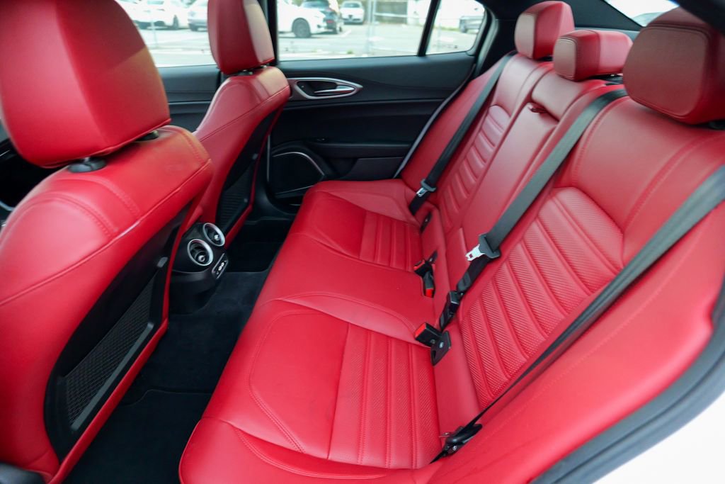 Used 2023 Alfa Romeo Giulia Veloce AWD/4WD image 28