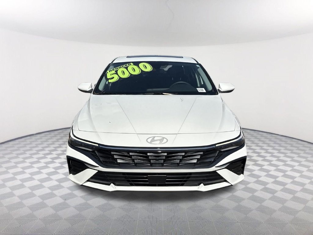 Used 2025 Hyundai Elantra SEL FWD image 2