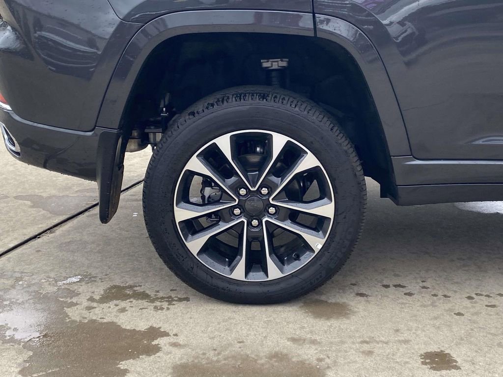 New 2025 Jeep Grand Cherokee Overland w/ Luxury Tech Group IV image 37