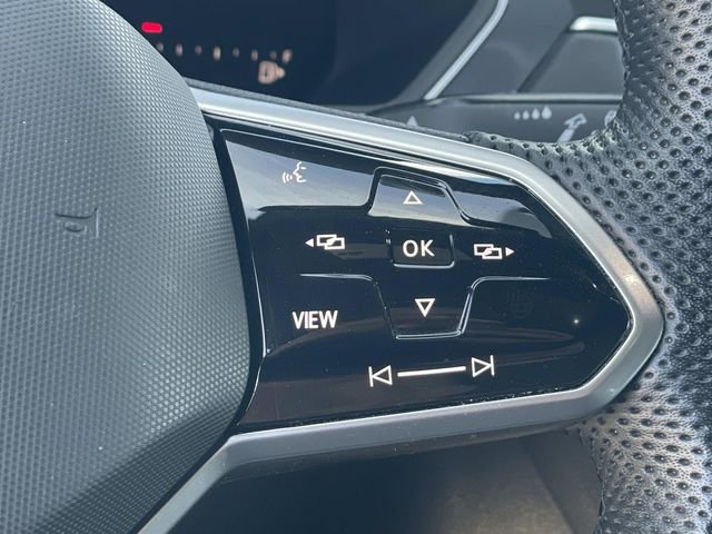 Used 2022 Volkswagen Tiguan SE R-Line image 9