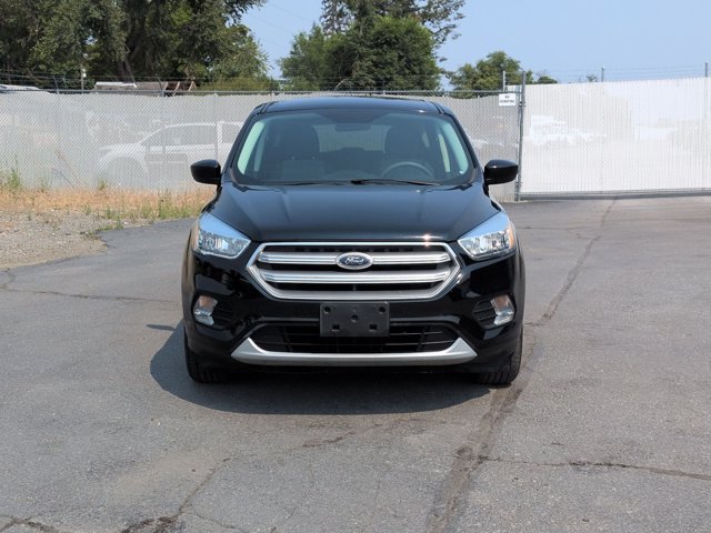 Used 2017 Ford Escape SE w/ SE Cold Weather Package AWD/4WD image 3
