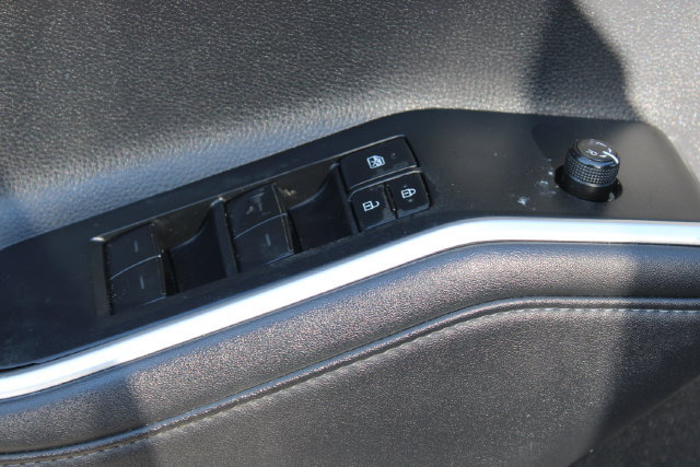 Used 2020 Toyota Highlander LE FWD image 11