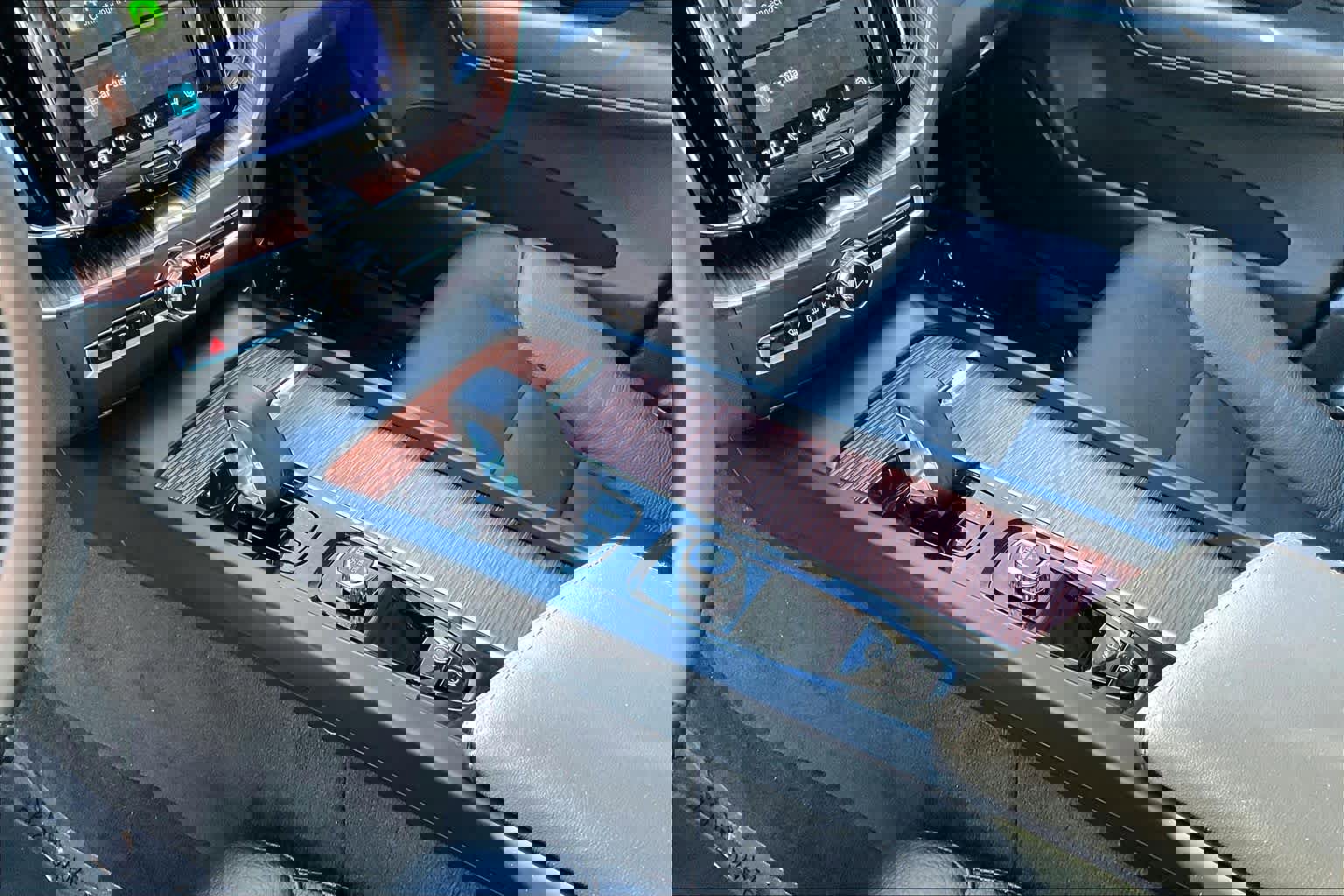 Certified 2023 Volvo XC60 B5 Plus w/ Climate Package image 15