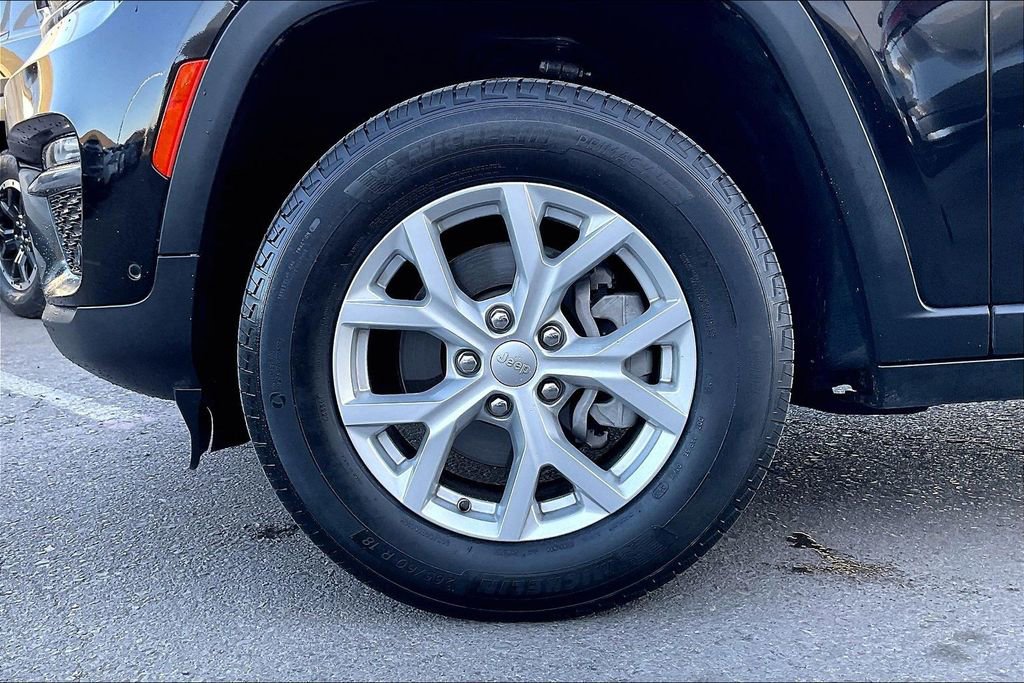 Used 2024 Jeep Grand Cherokee Limited w/ Luxury Tech Group II image 9