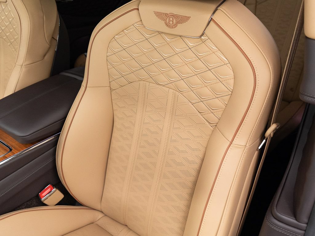 Used 2025 Bentley Flying Spur Plug-In Hybrid AWD/4WD image 18