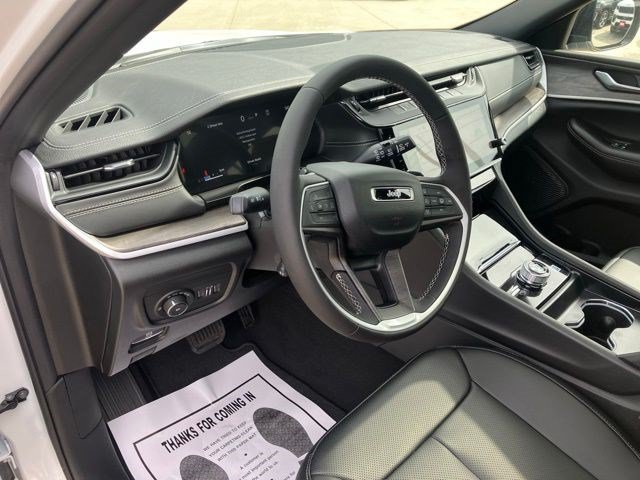 New 2026 Jeep Grand Cherokee Limited w/ Luxury Tech Group II AWD/4WD image 14