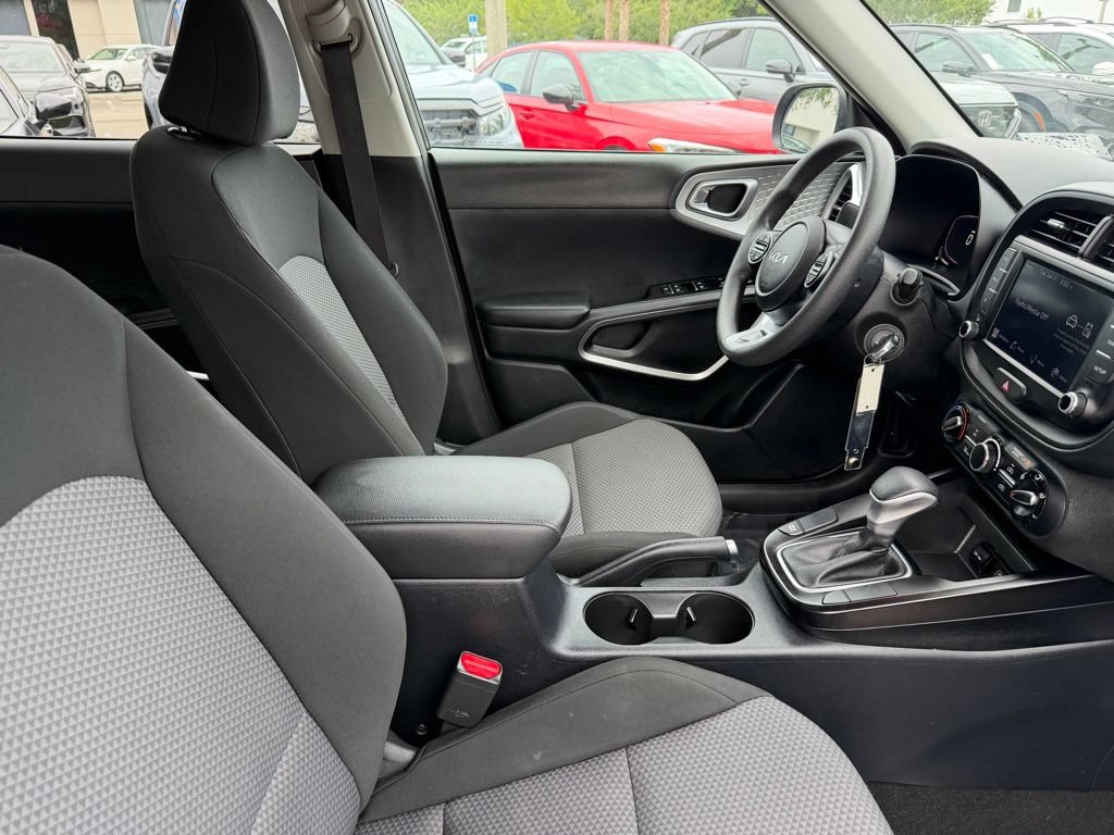 Used 2024 Kia Soul LX w/ Option Group 015 FWD image 9