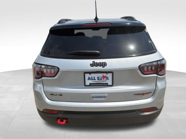 Used 2025 Jeep Compass Trailhawk image 13