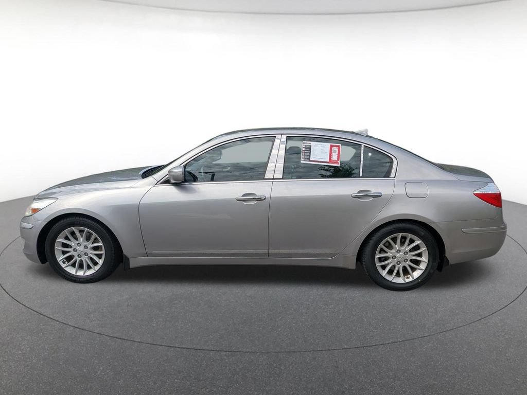Used 2010 Hyundai Genesis 3.8 RWD image 2