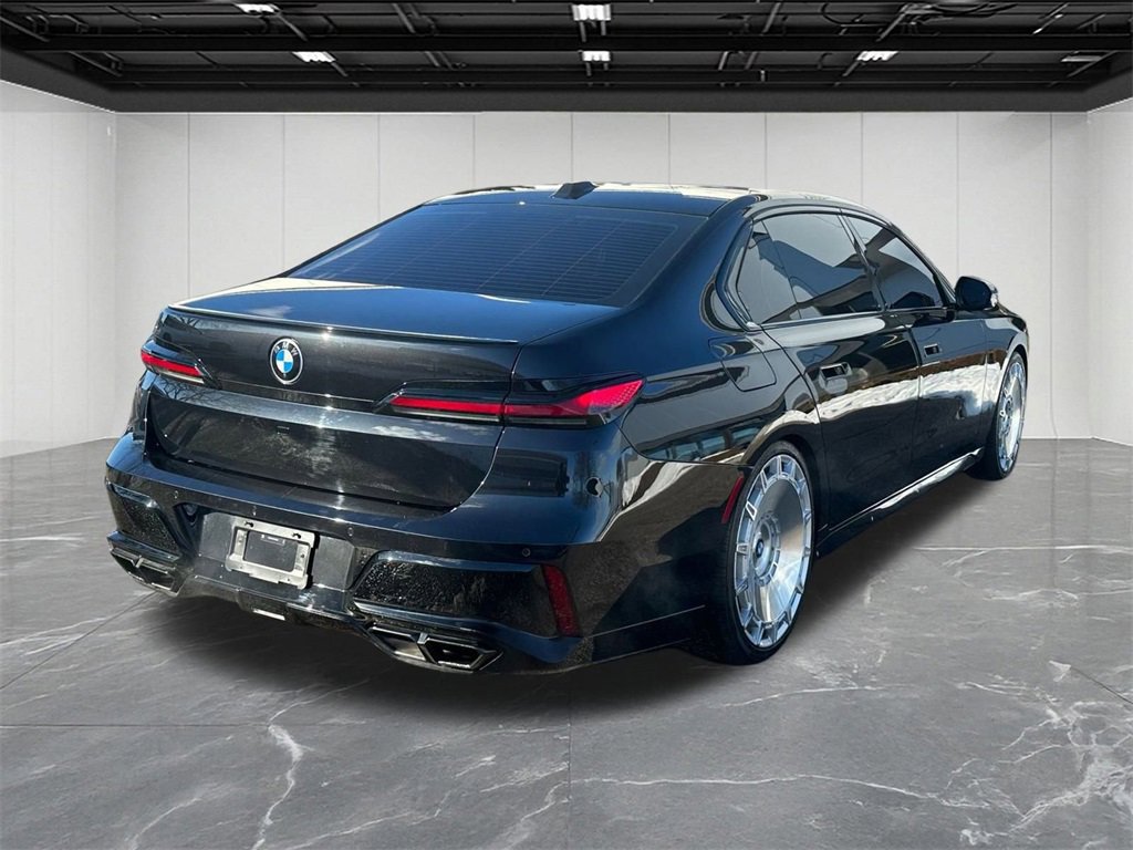 Used 2025 BMW 760i xDrive image 9