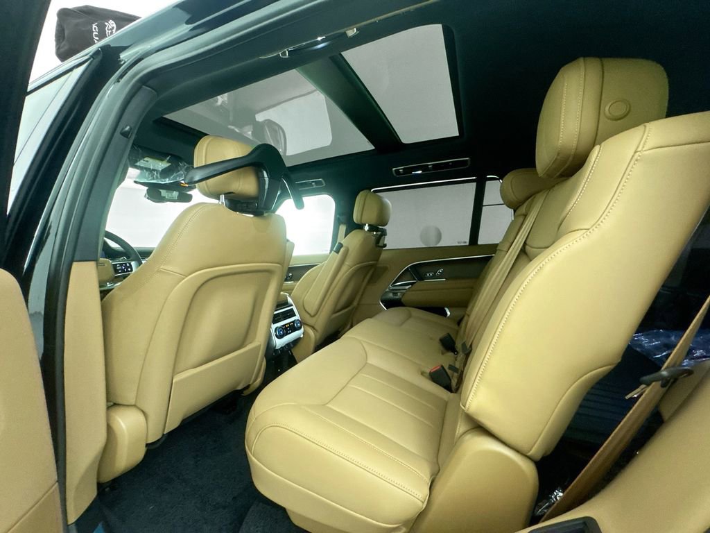 New 2026 Land Rover Range Rover Long Wheelbase SE AWD/4WD image 23