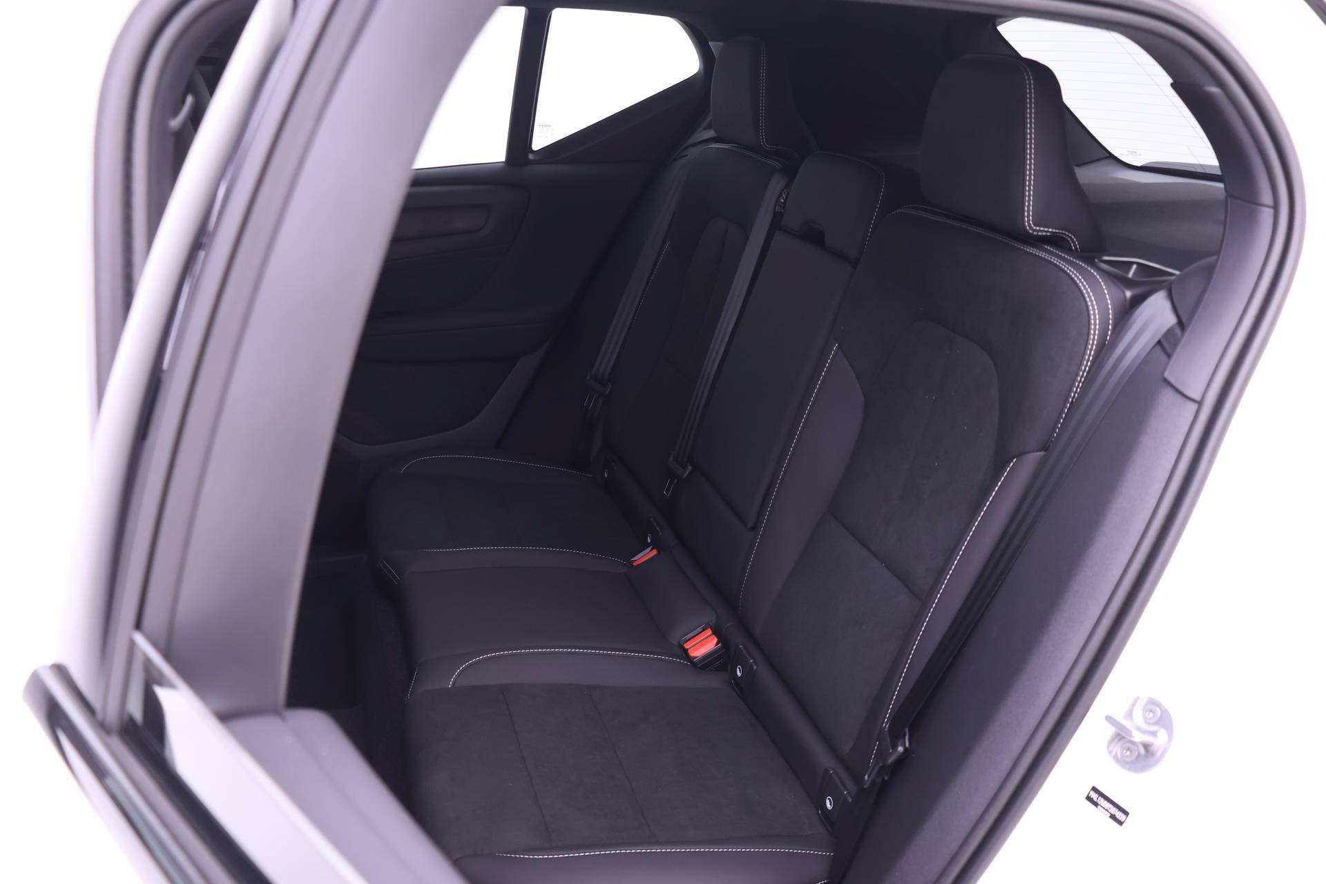 New 2026 Volvo XC40 B5 Ultra w/ Protection Package Premier AWD/4WD image 12
