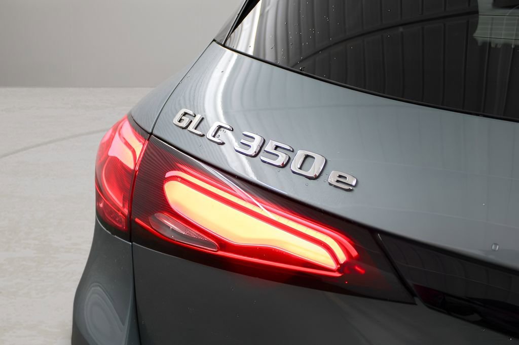 Used 2025 Mercedes-Benz GLC 350e 4MATIC image 38