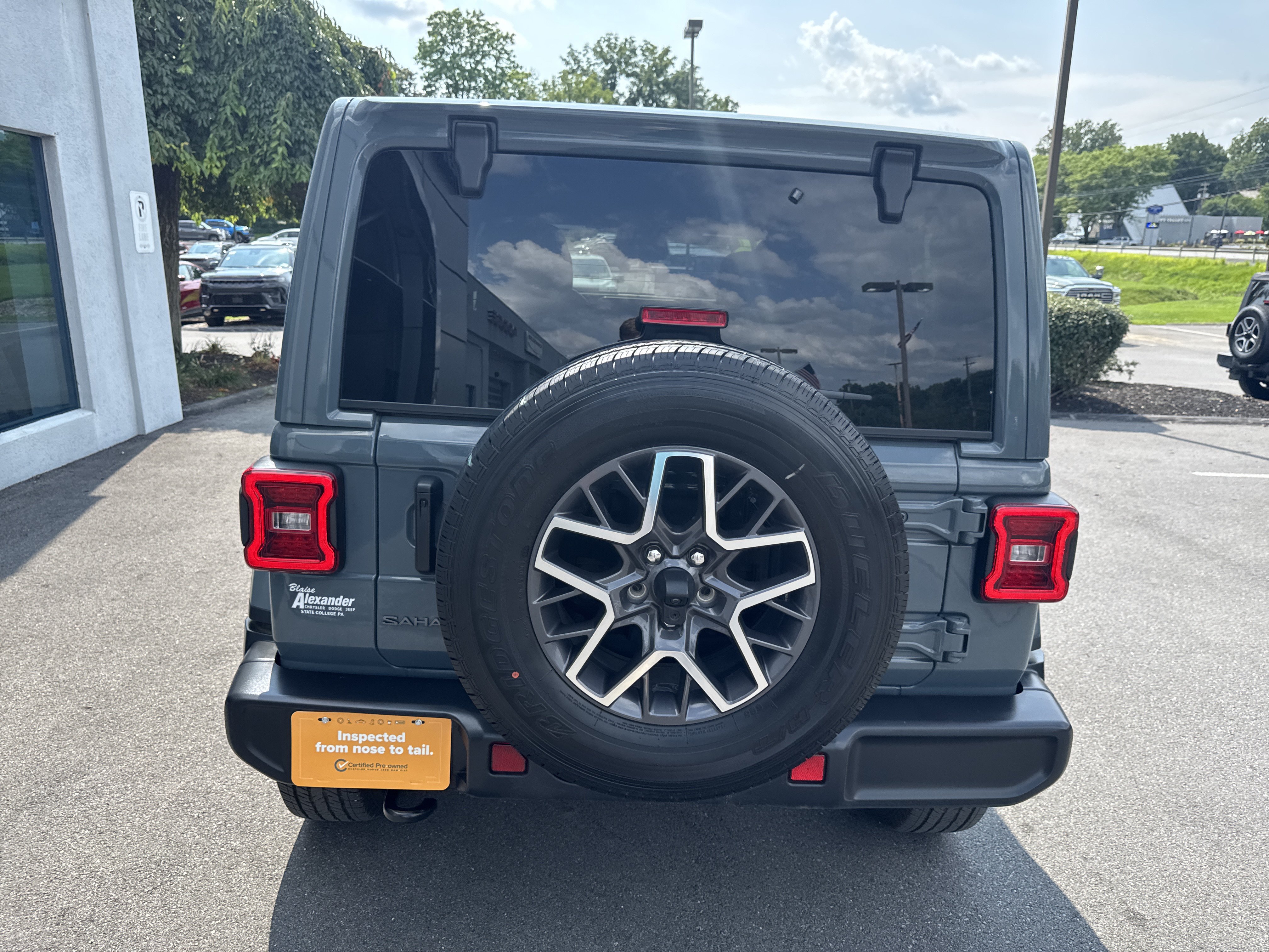 Used 2026 Jeep Wrangler Unlimited Sahara AWD/4WD image 4