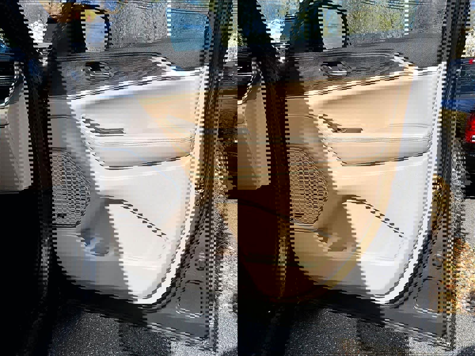 Used 2023 Jeep Grand Cherokee L Limited w/ Trailer Tow Group (B) AWD/4WD image 12