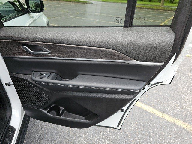 Used 2024 Jeep Grand Cherokee L Limited image 17