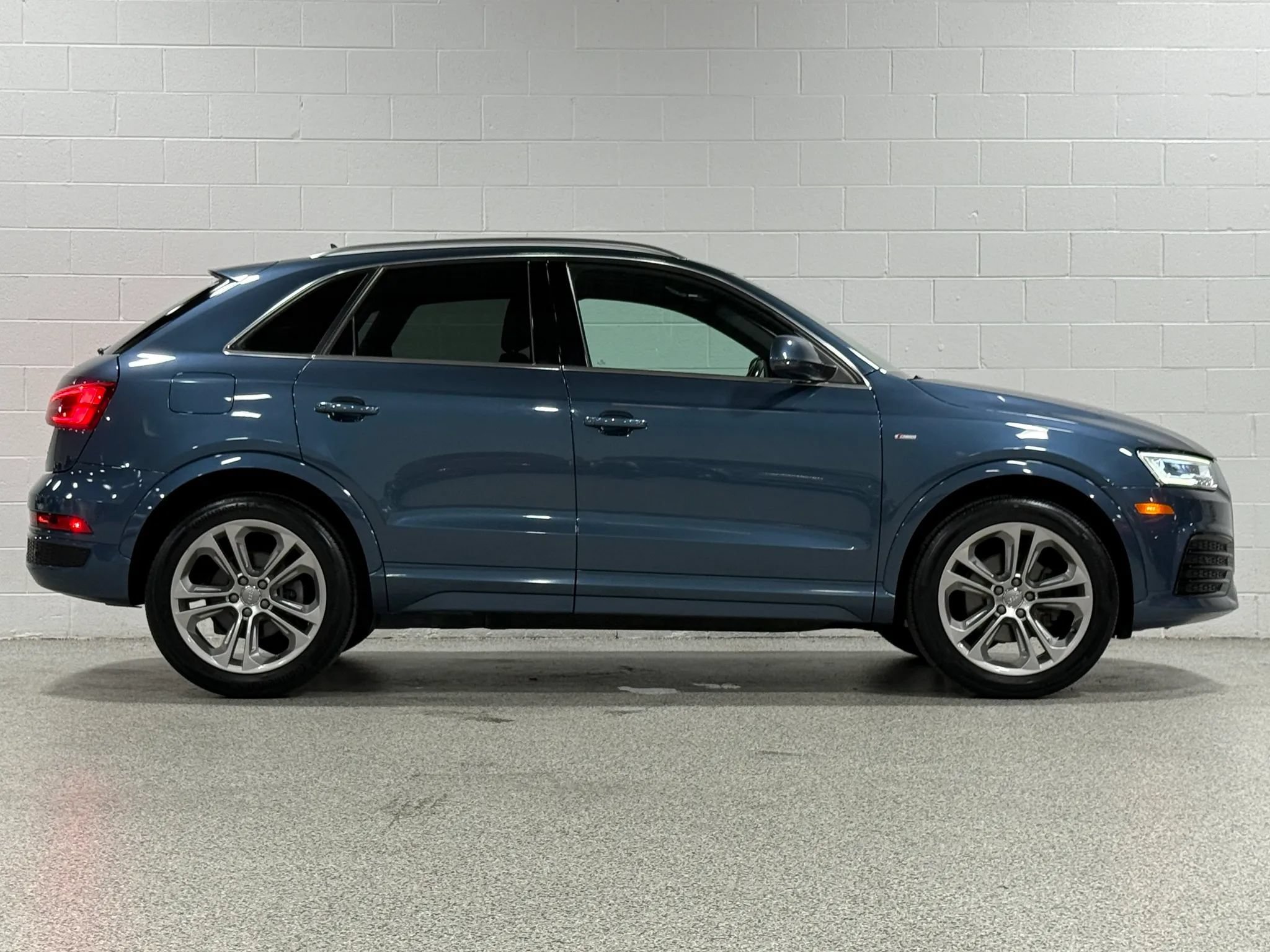 Used 2017 Audi Q3 2.0T Prestige w/ Prestige Package AWD/4WD image 5