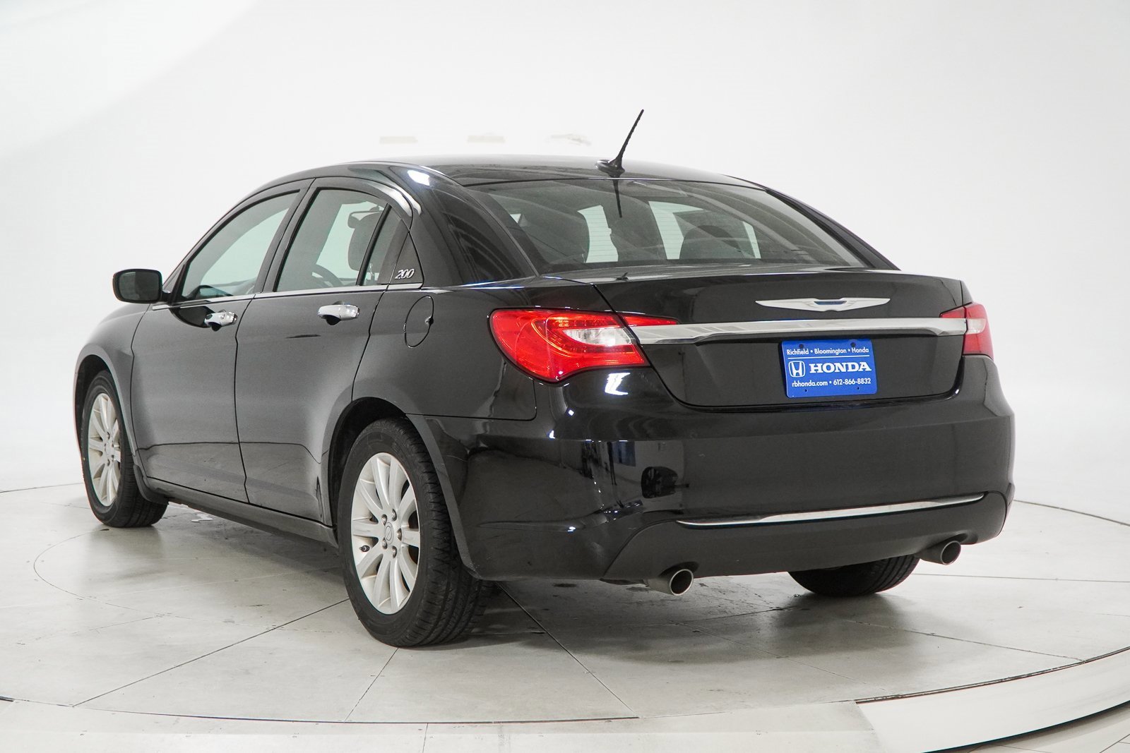 Used 2013 Chrysler 200 Limited image 5