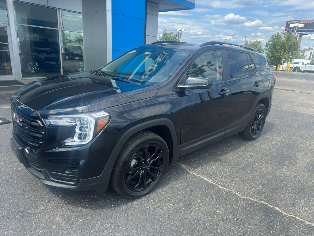 Used 2022 GMC Terrain SLE w/ Driver Convenience Package AWD/4WD image 2