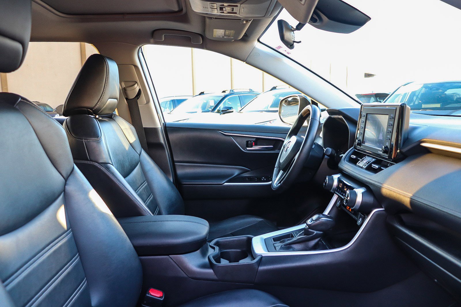 Used 2021 Toyota RAV4 XLE Premium image 17