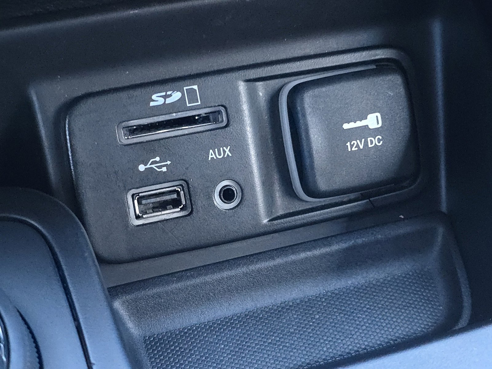 Used 2018 Jeep Cherokee Latitude Plus w/ Trailer Tow Group image 26