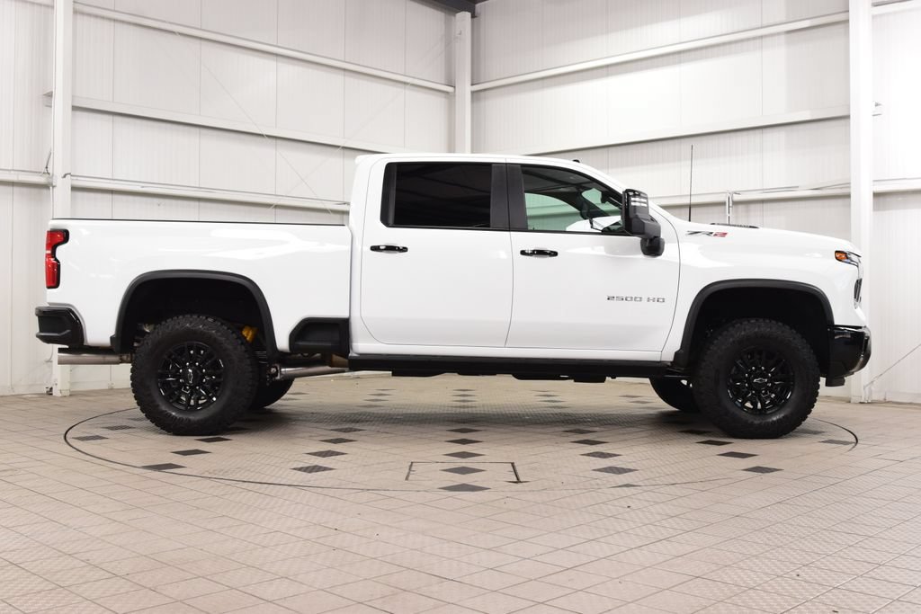 Used 2026 Chevrolet Silverado 2500 ZR2 AWD/4WD image 9