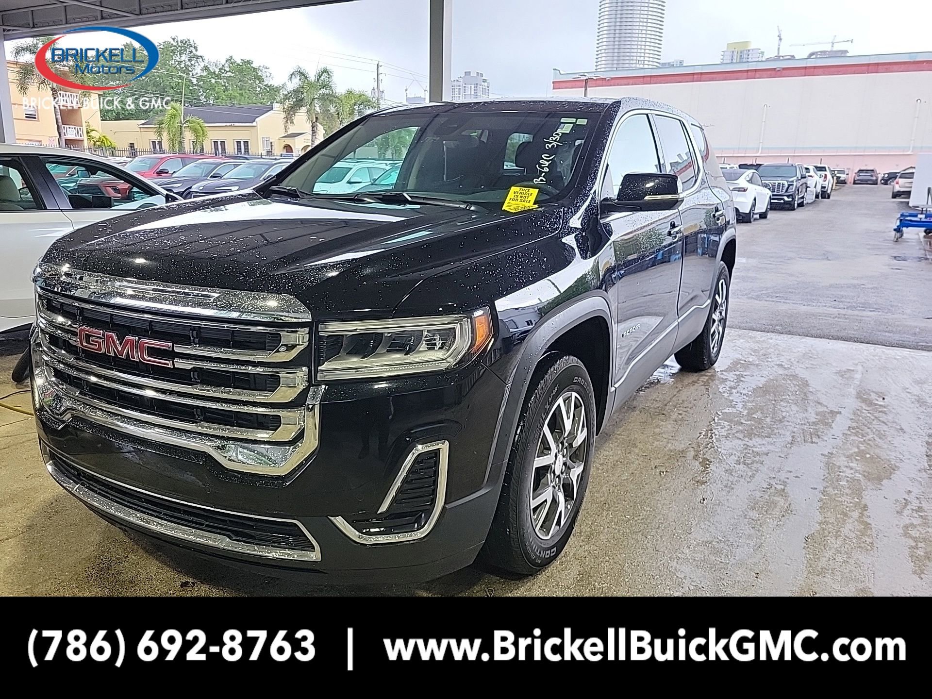 Used 2023 GMC Acadia SLE image 1