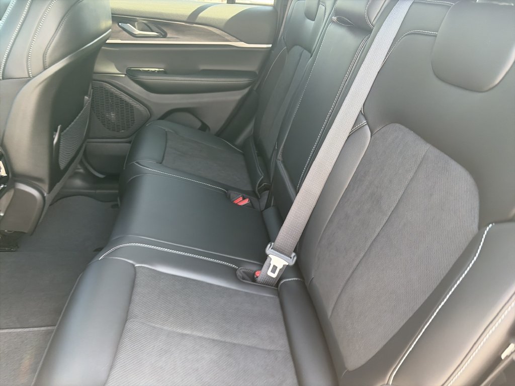 New 2026 Jeep Grand Cherokee Altitude RWD image 28