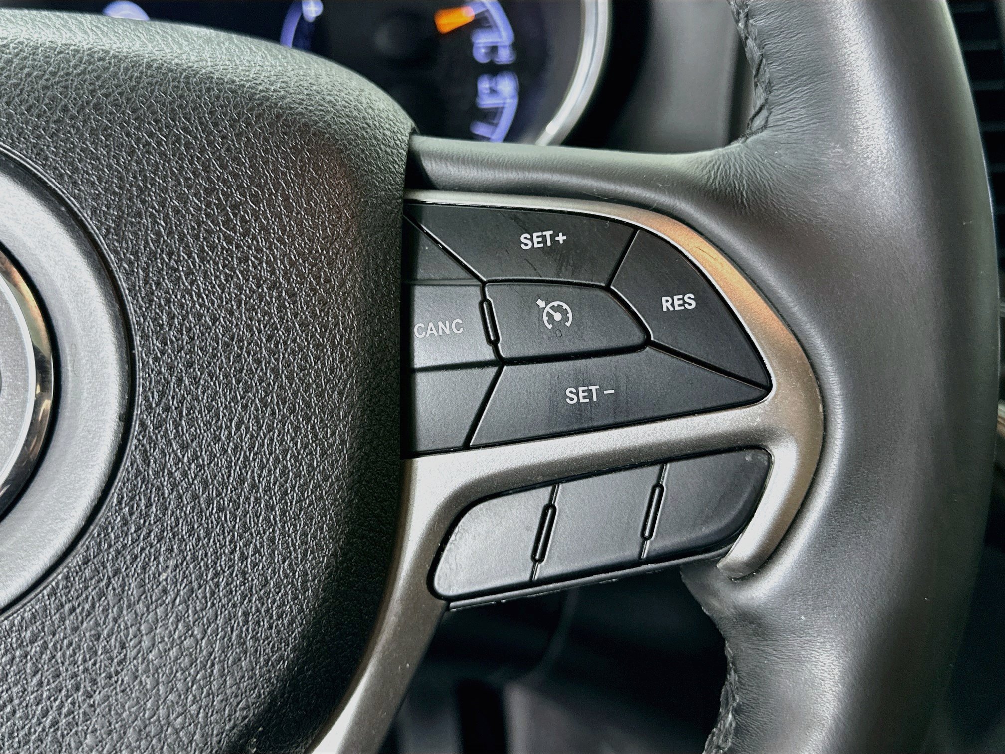 Used 2018 Jeep Grand Cherokee Altitude AWD/4WD image 13