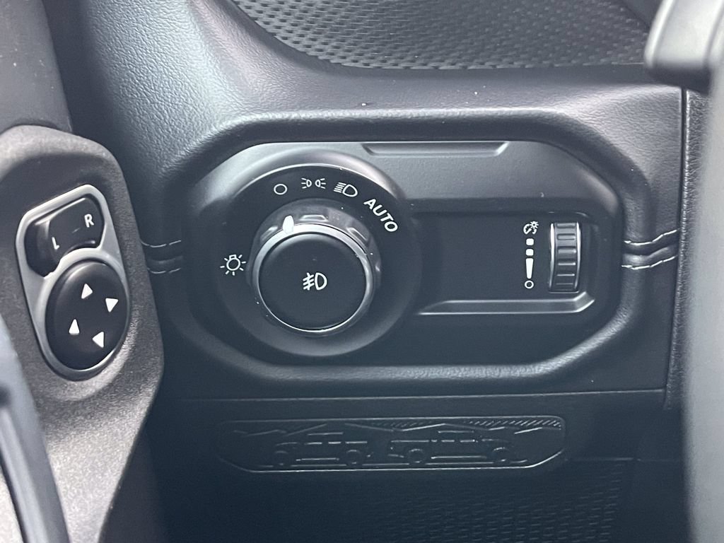Used 2025 Jeep Wrangler Unlimited Rubicon AWD/4WD image 35