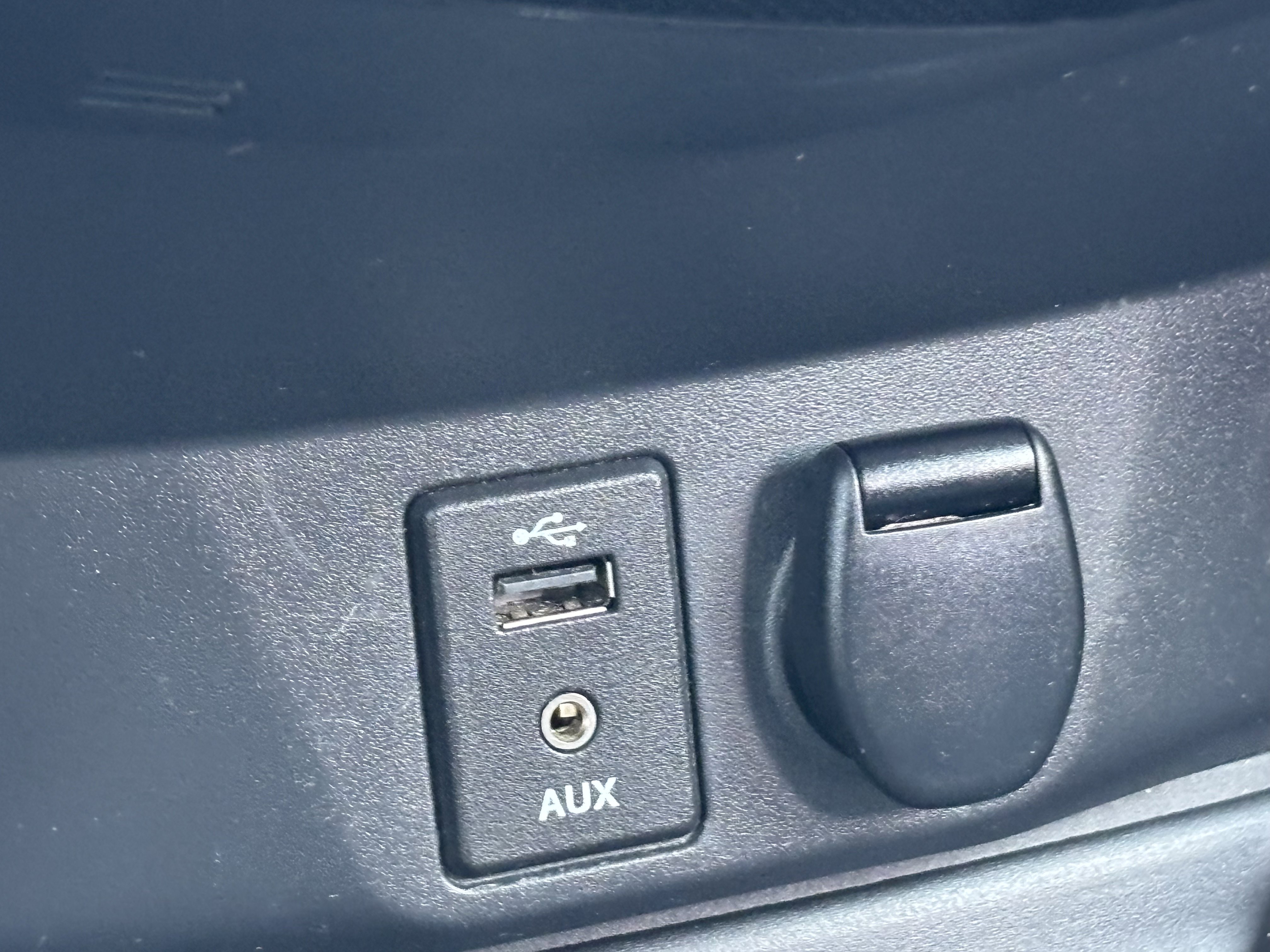 Used 2015 Nissan Rogue SV w/ SV Premium Package image 23