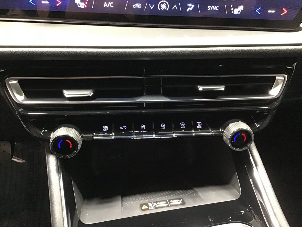 New 2026 Chevrolet Traverse LT w/ Sun and Wheel Package image 20