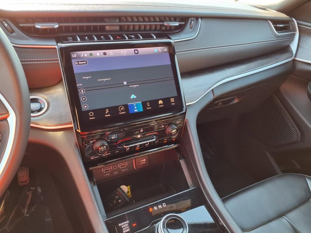 Used 2024 Jeep Grand Cherokee Limited image 5