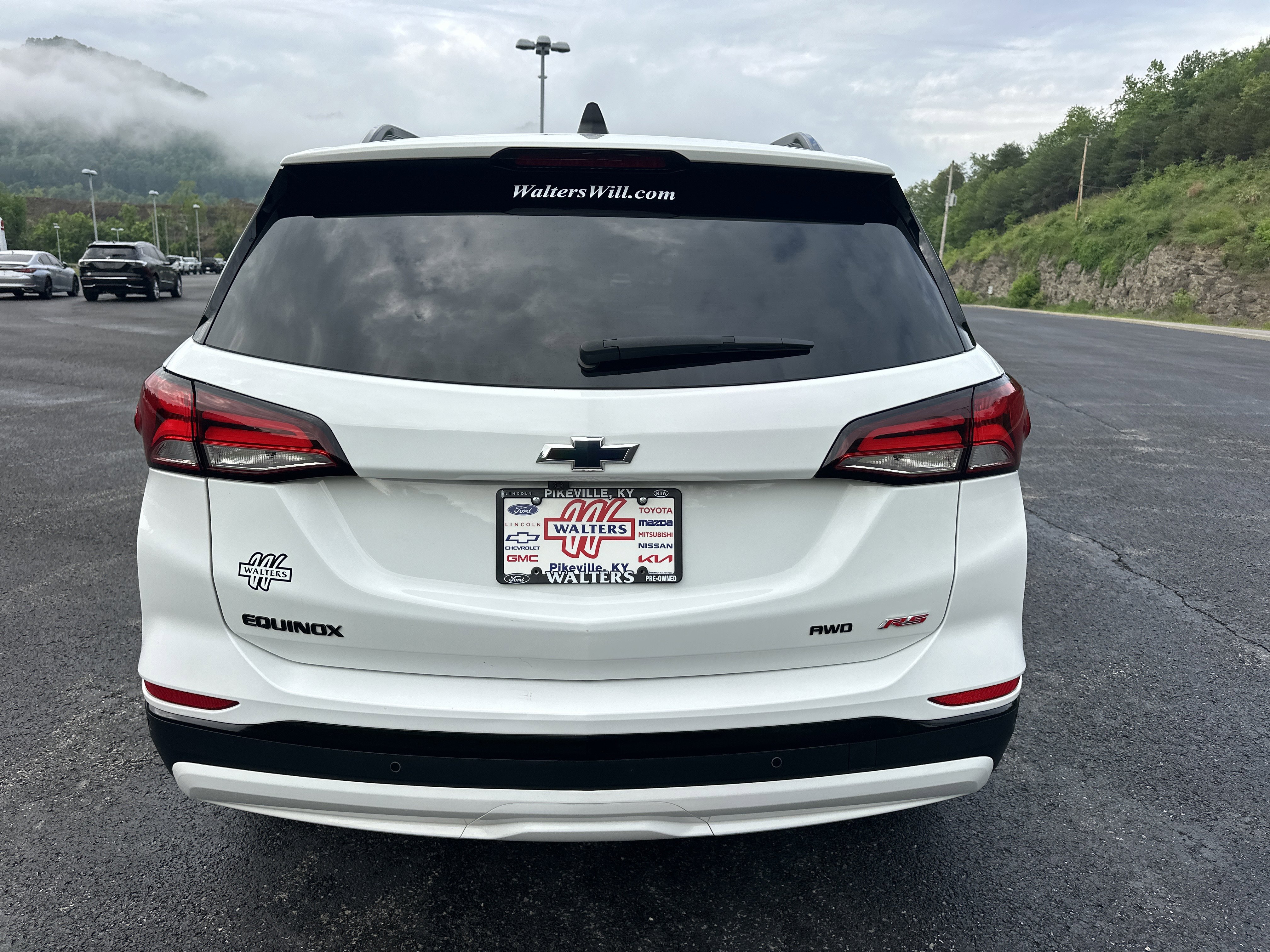 Used 2024 Chevrolet Equinox RS AWD/4WD image 3