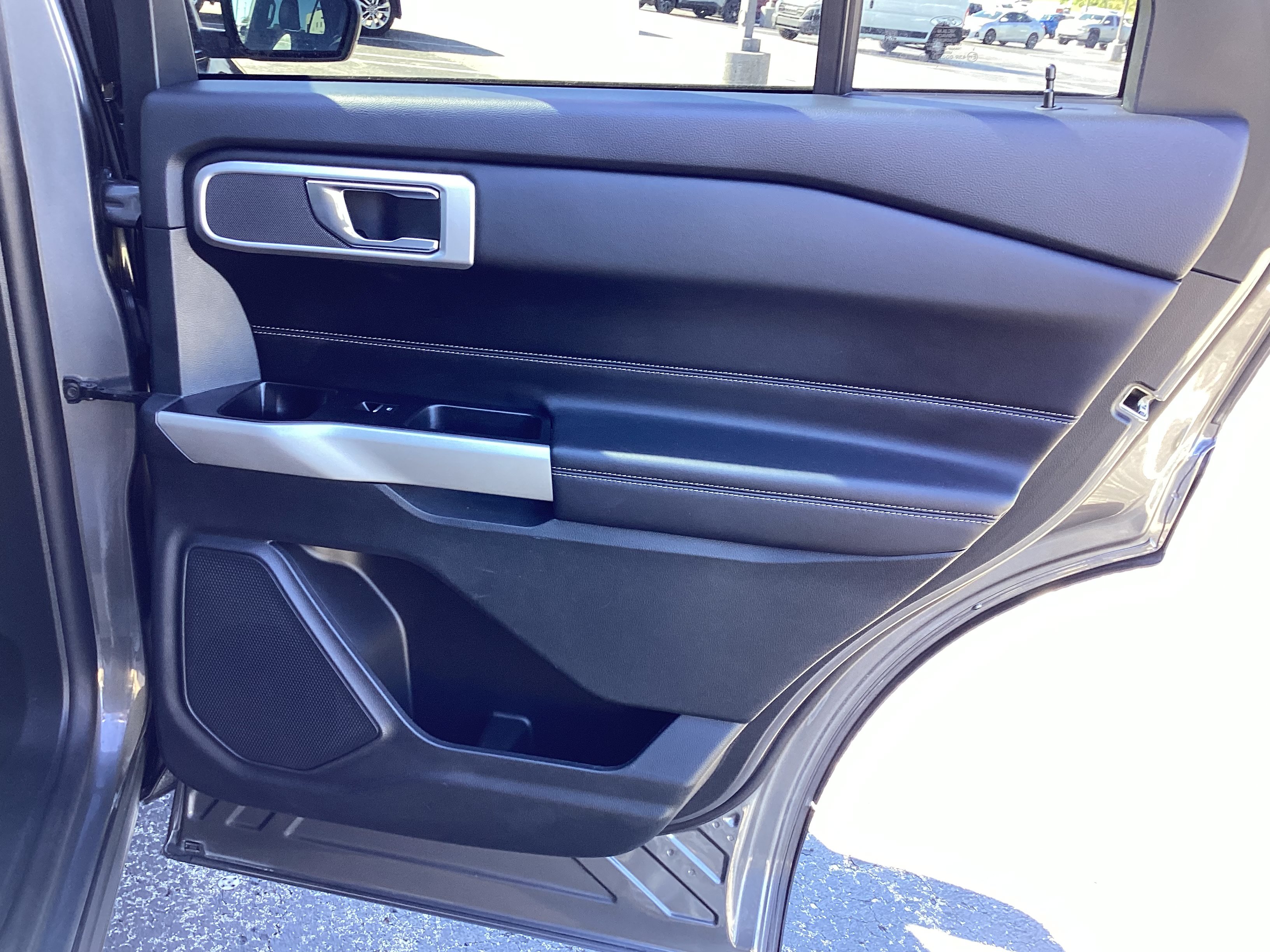 Used 2023 Ford Explorer XLT w/ Equipment Group 202A AWD/4WD image 12