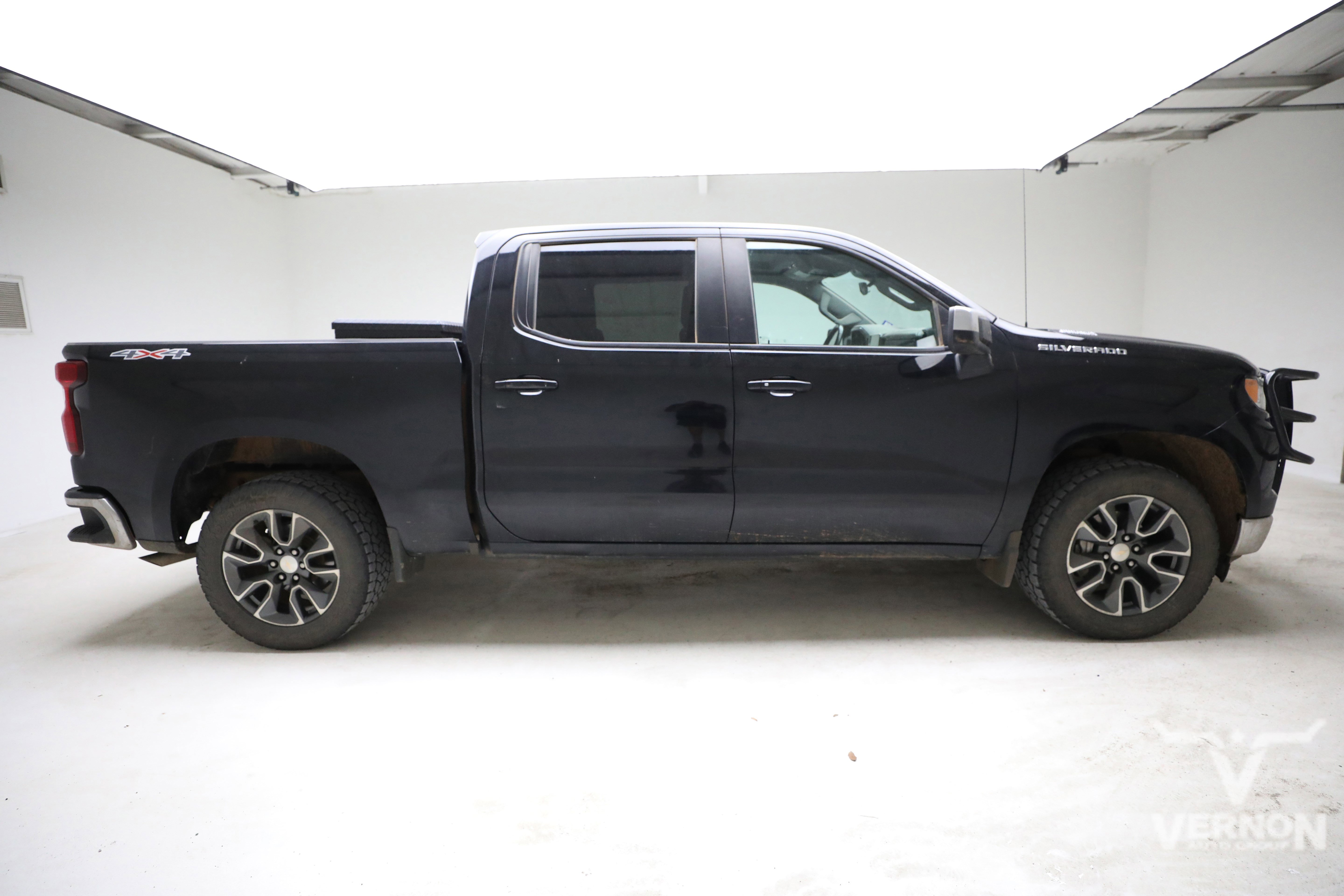 Used 2023 Chevrolet Silverado 1500 LT w/ Leather Package AWD/4WD image 5