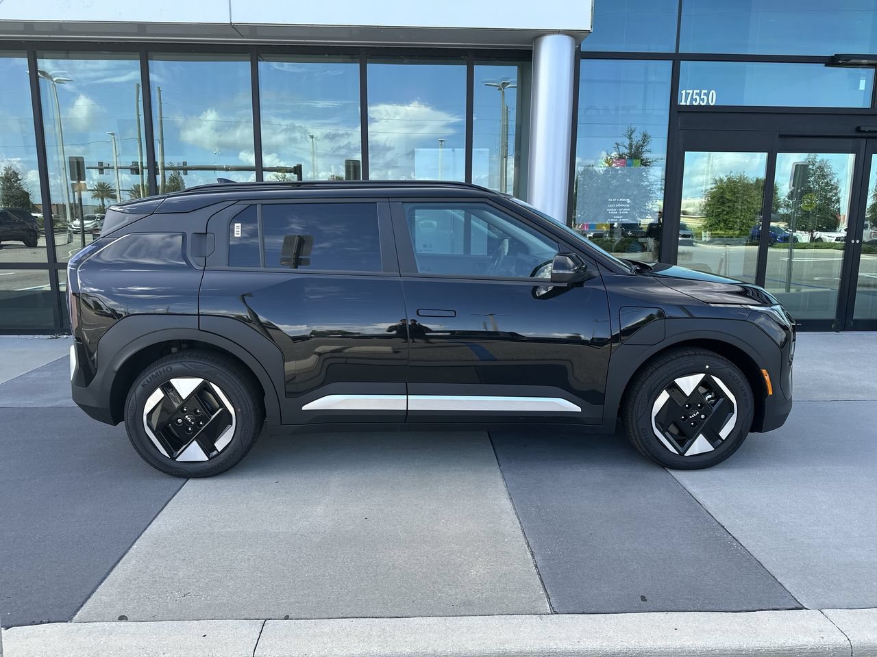 New 2027 Kia EV3 Wind FWD image 18