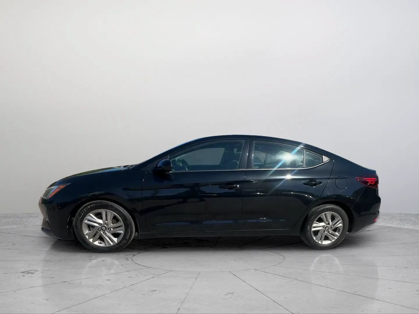 Used 2019 Hyundai Elantra Value Edition FWD image 4