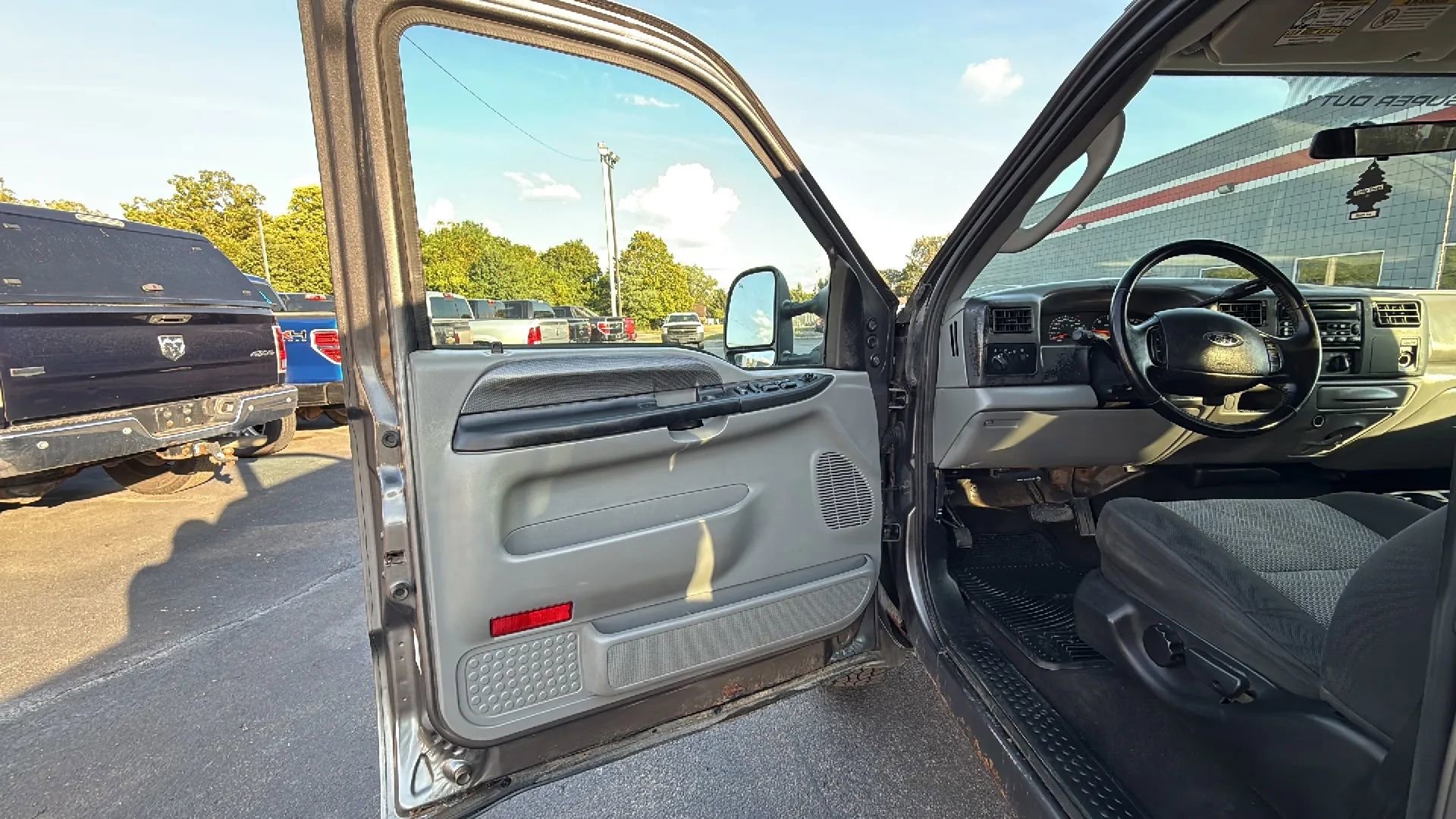 Used 2004 Ford F250 XLT image 9