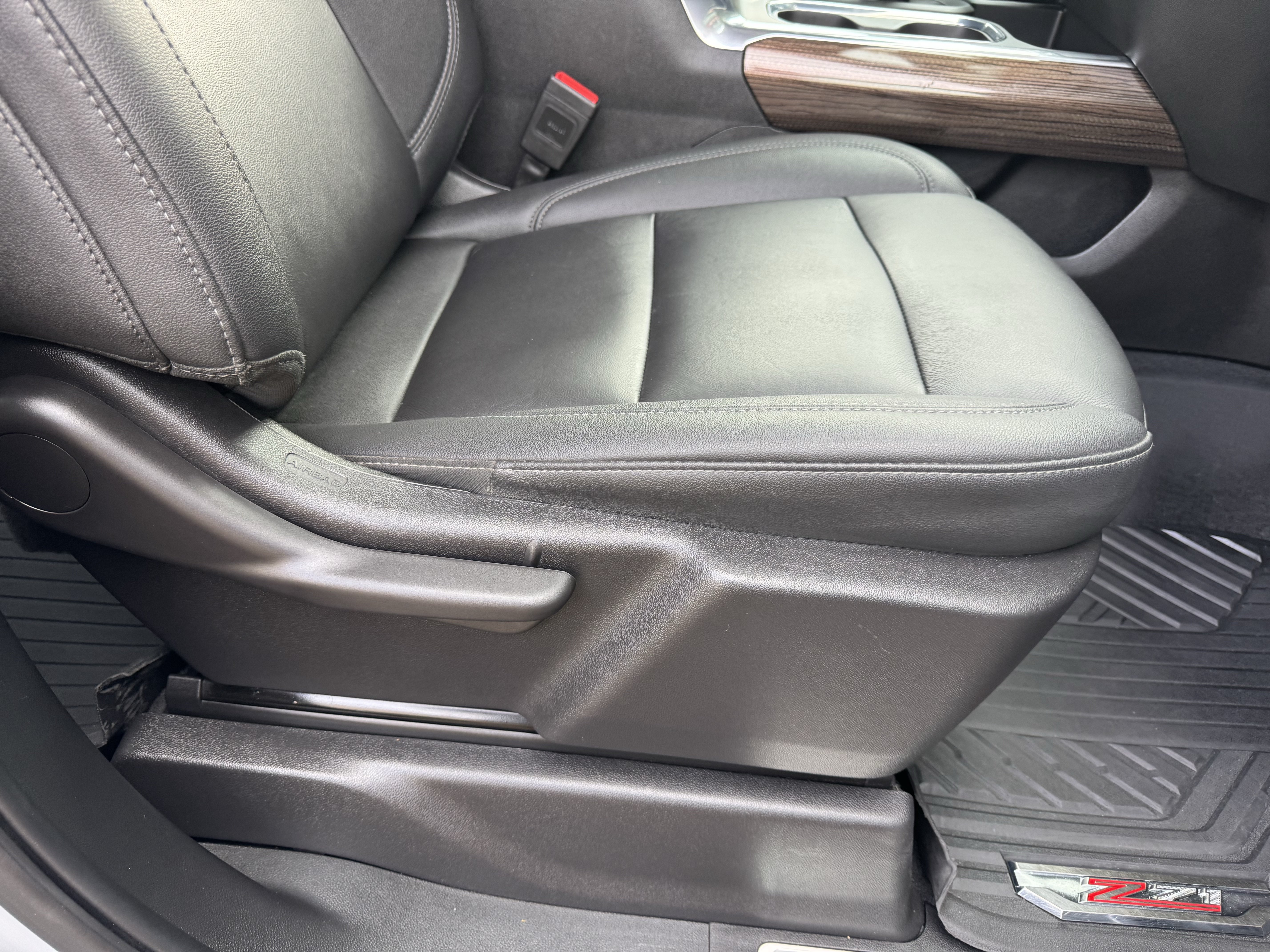 Certified 2025 Chevrolet Silverado 1500 RST AWD/4WD image 26