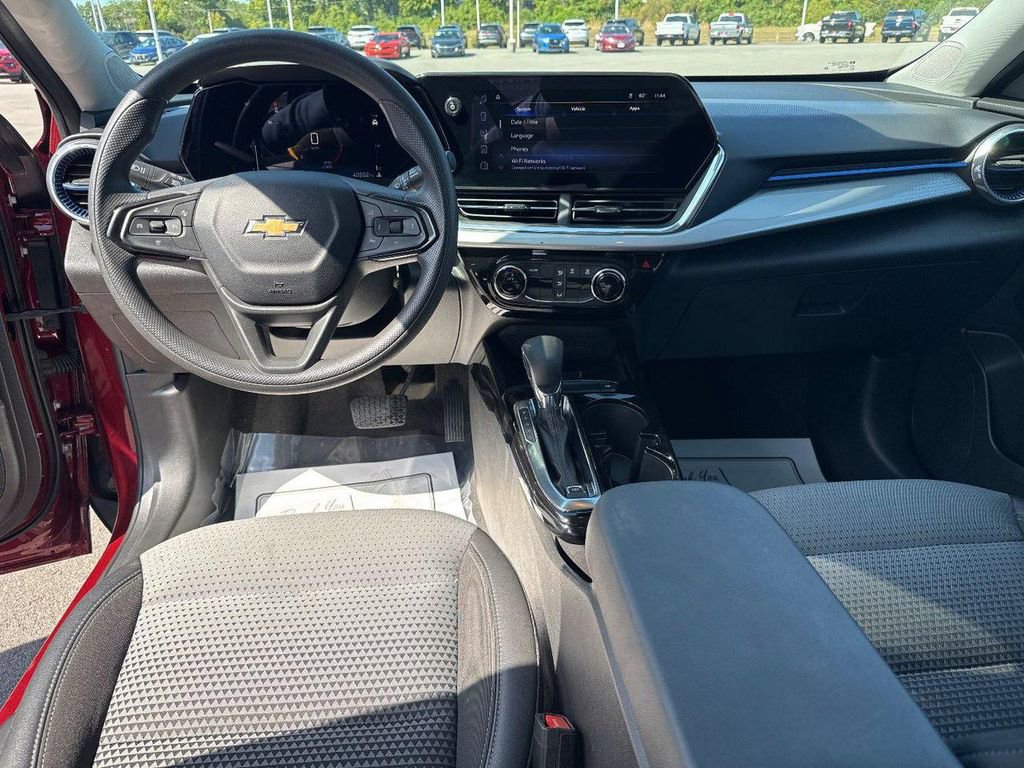 Used 2024 Chevrolet Trax LT image 12