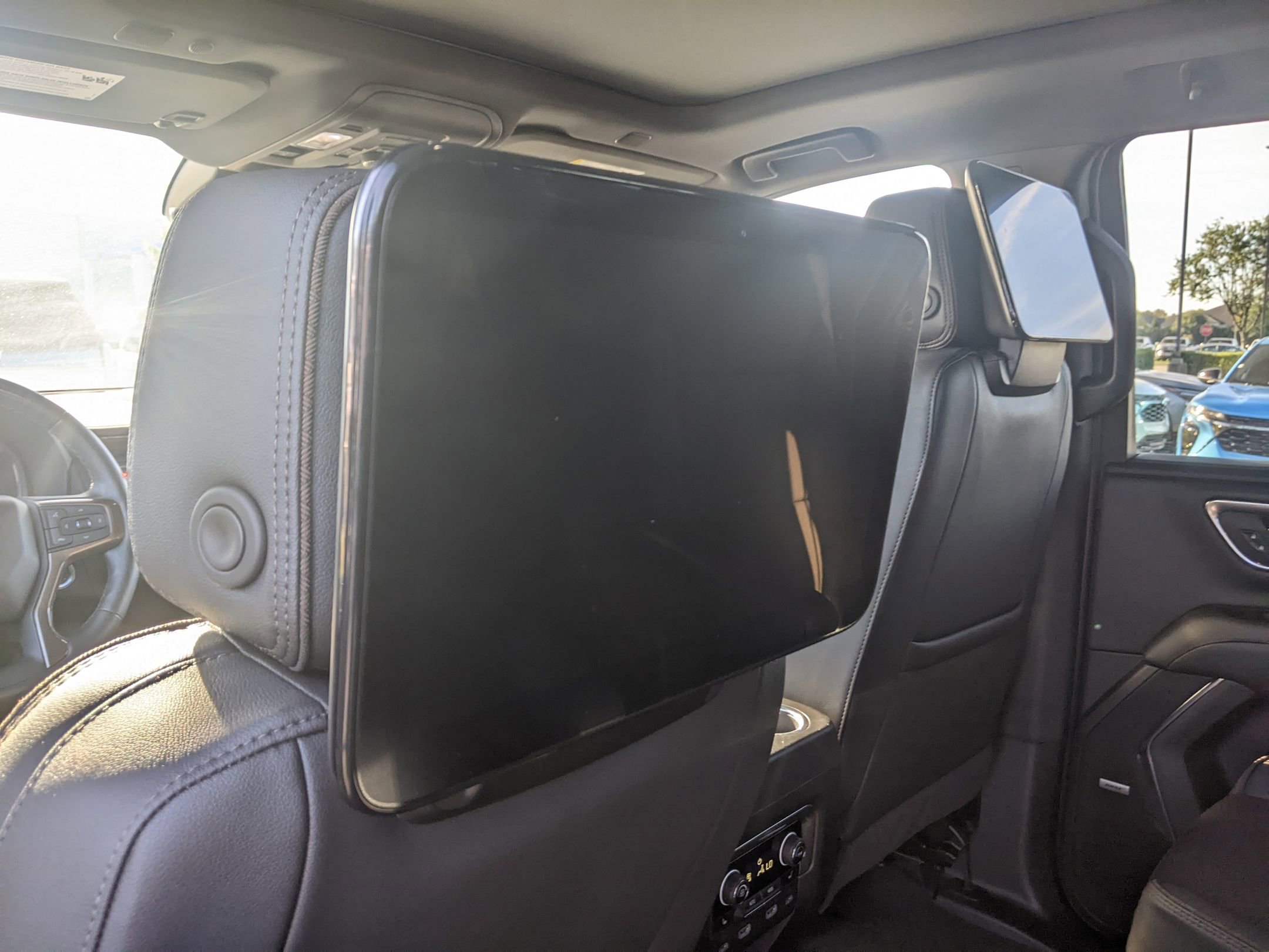 Certified 2024 Chevrolet Tahoe High Country w/ Advanced Technology Package image 35